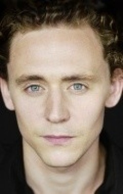 Tom Hiddleston photos: childhood, nude and latest photoshoot.